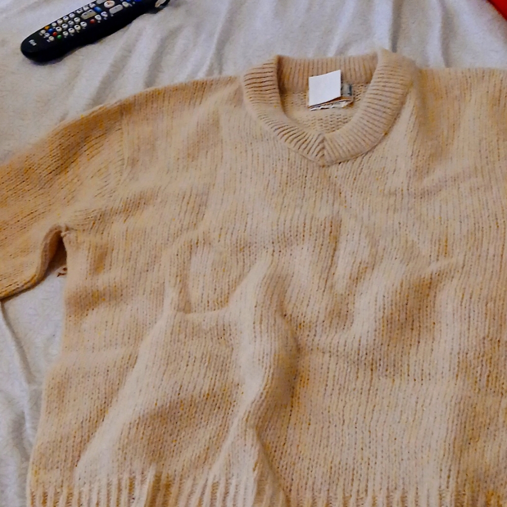Mens sweater cream color  size m  Kempton  bra d 100 percent wool